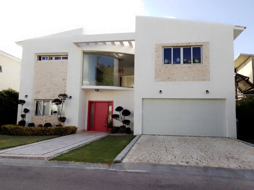 Residencia de 2 niveles en Punta Cana Village — Constructora Grade
